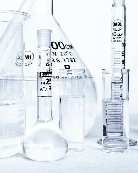 Test tubes and other glass containers of different sizes 